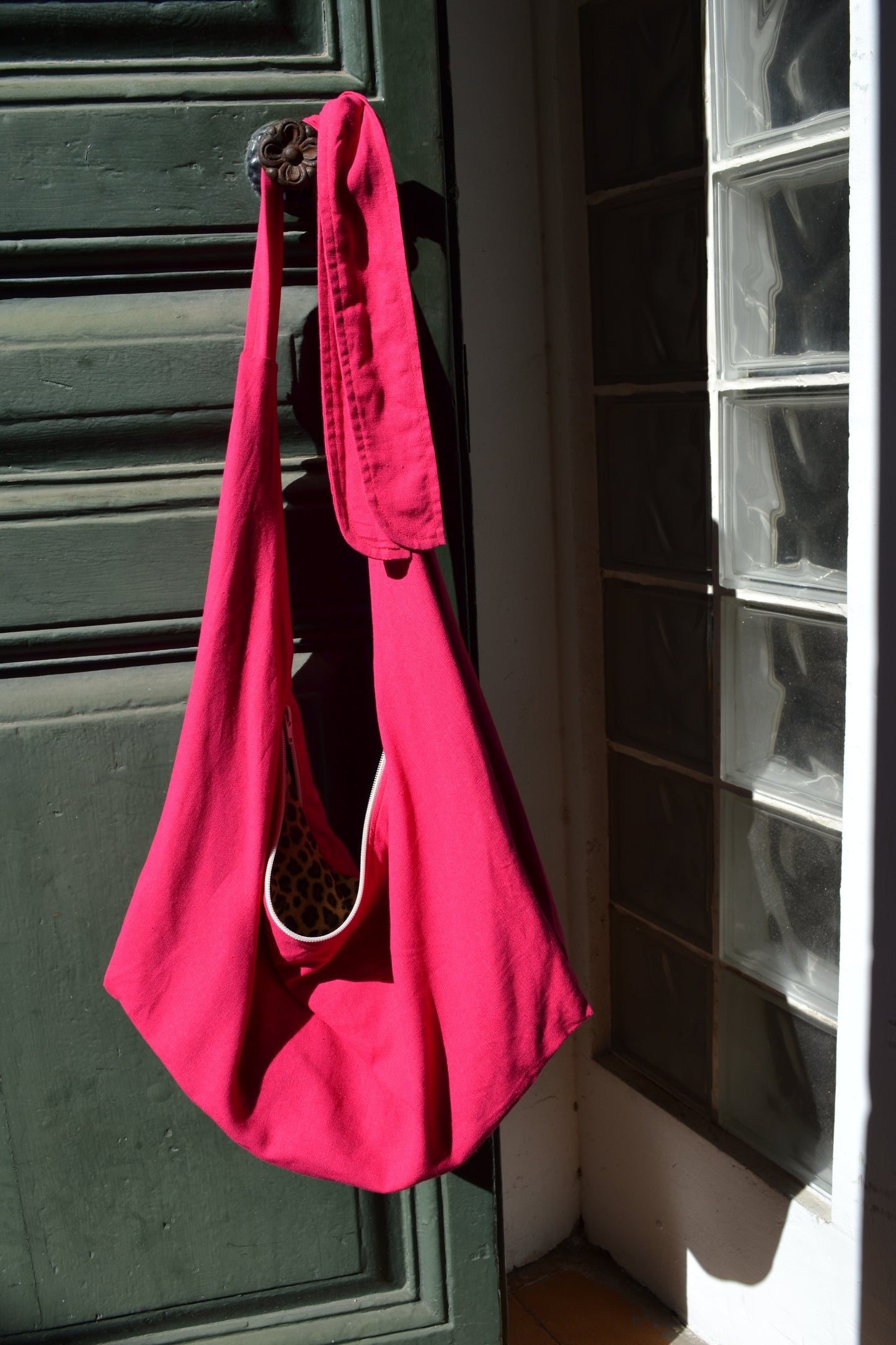 Linen slim-bag fuchsia/pink and leopard-print lining inside