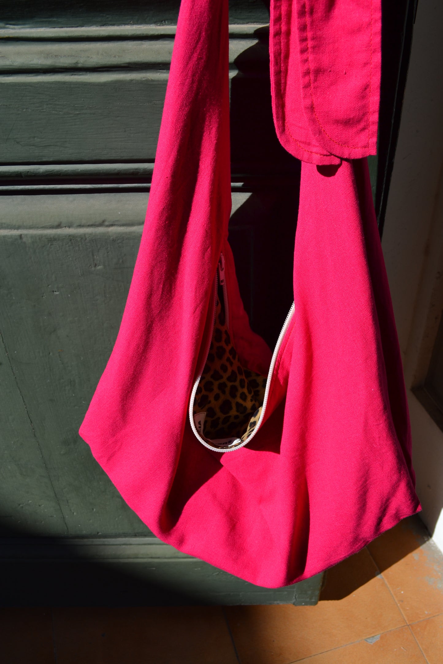 Linen slim-bag fuchsia/pink and leopard-print lining inside